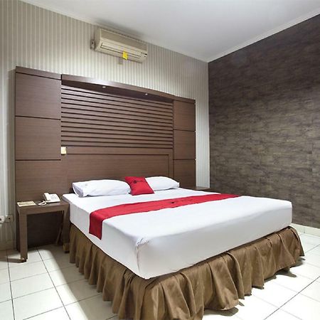 Reddoorz @ Surapati Hotel Бандунг Екстериор снимка