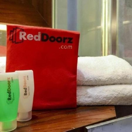 Reddoorz @ Surapati Hotel Бандунг Екстериор снимка