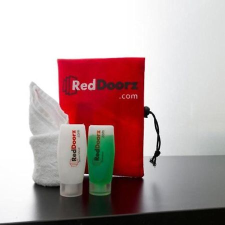 Reddoorz @ Surapati Hotel Бандунг Екстериор снимка