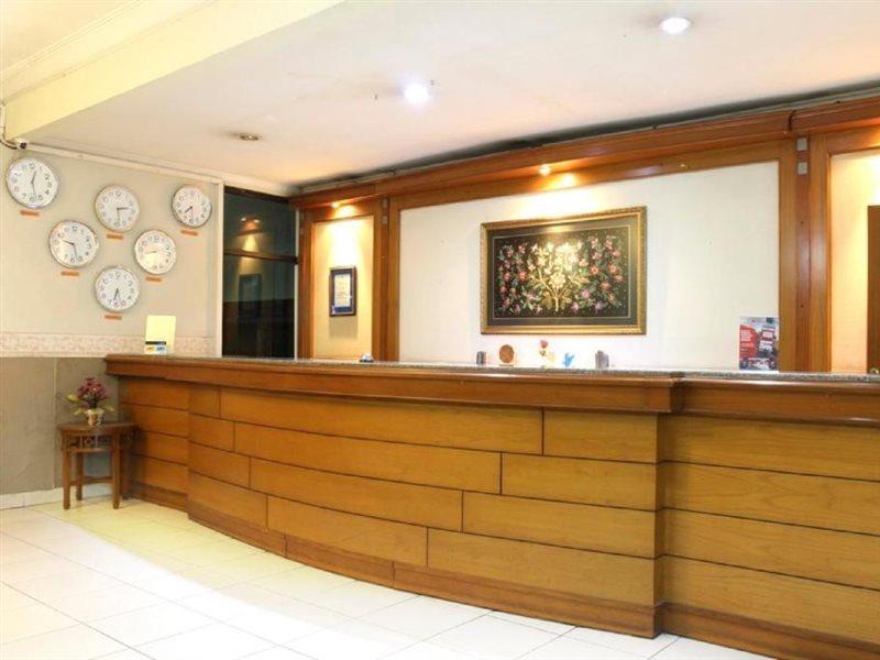 Reddoorz @ Surapati Hotel Бандунг Екстериор снимка