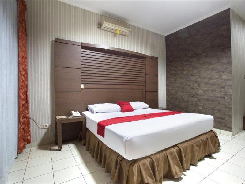 Reddoorz @ Surapati Hotel Бандунг Екстериор снимка