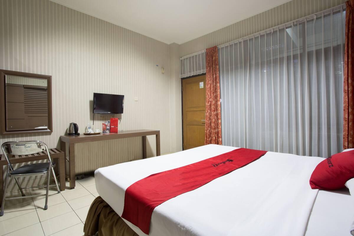 Reddoorz @ Surapati Hotel Бандунг Екстериор снимка