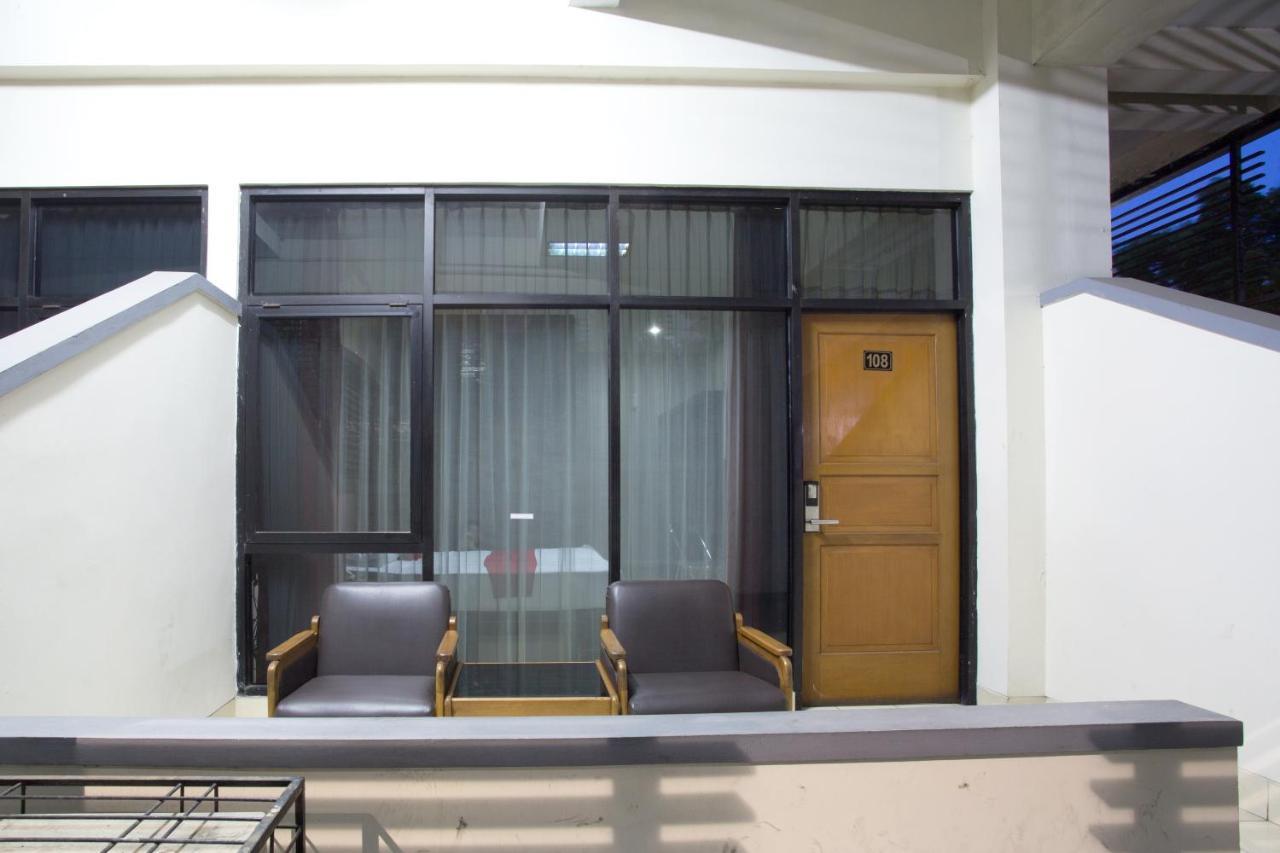 Reddoorz @ Surapati Hotel Бандунг Екстериор снимка