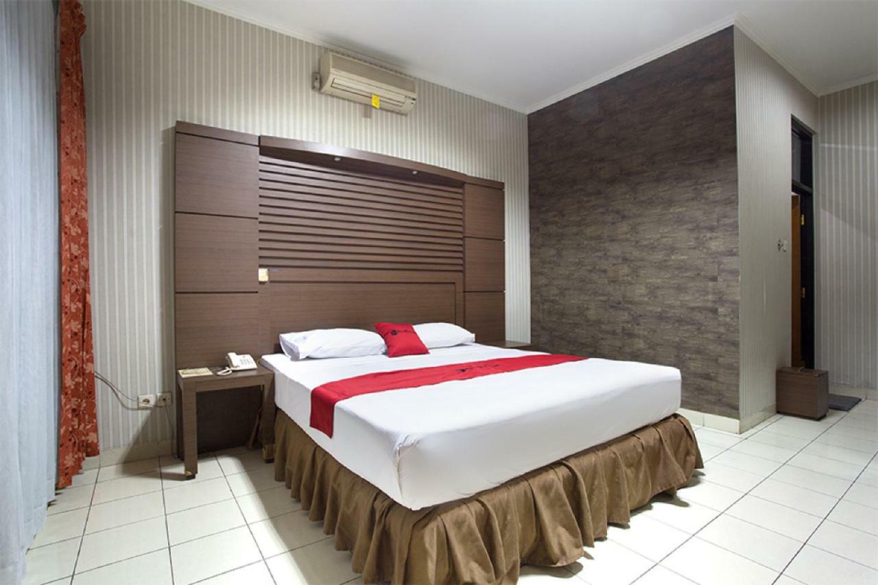 Reddoorz @ Surapati Hotel Бандунг Екстериор снимка