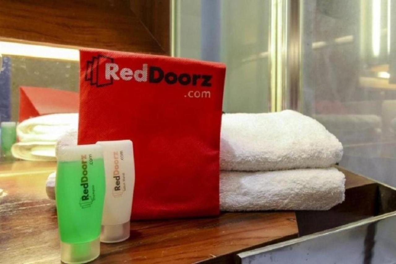 Reddoorz @ Surapati Hotel Бандунг Екстериор снимка