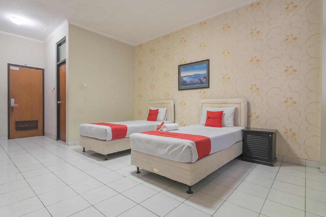 Reddoorz @ Surapati Hotel Бандунг Екстериор снимка