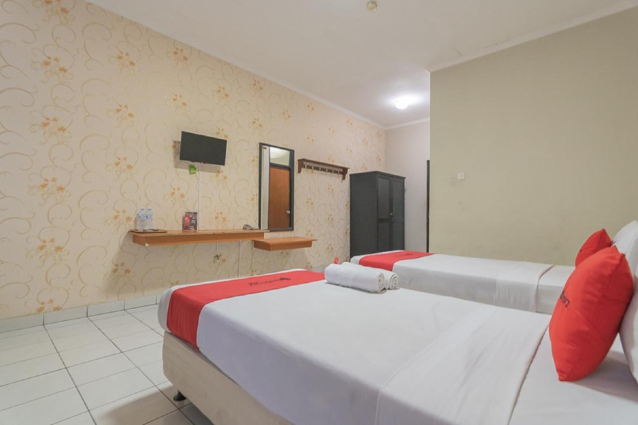 Reddoorz @ Surapati Hotel Бандунг Екстериор снимка