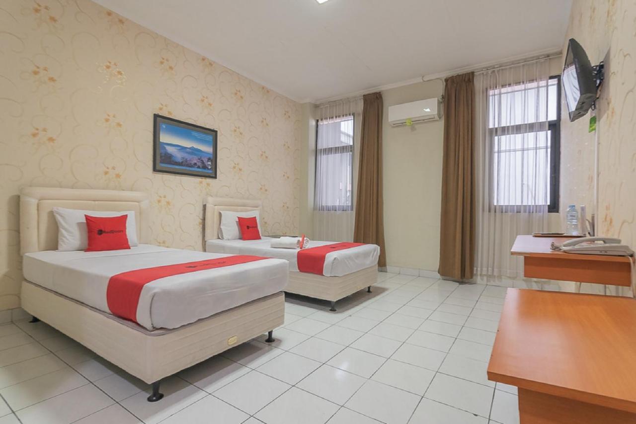 Reddoorz @ Surapati Hotel Бандунг Екстериор снимка
